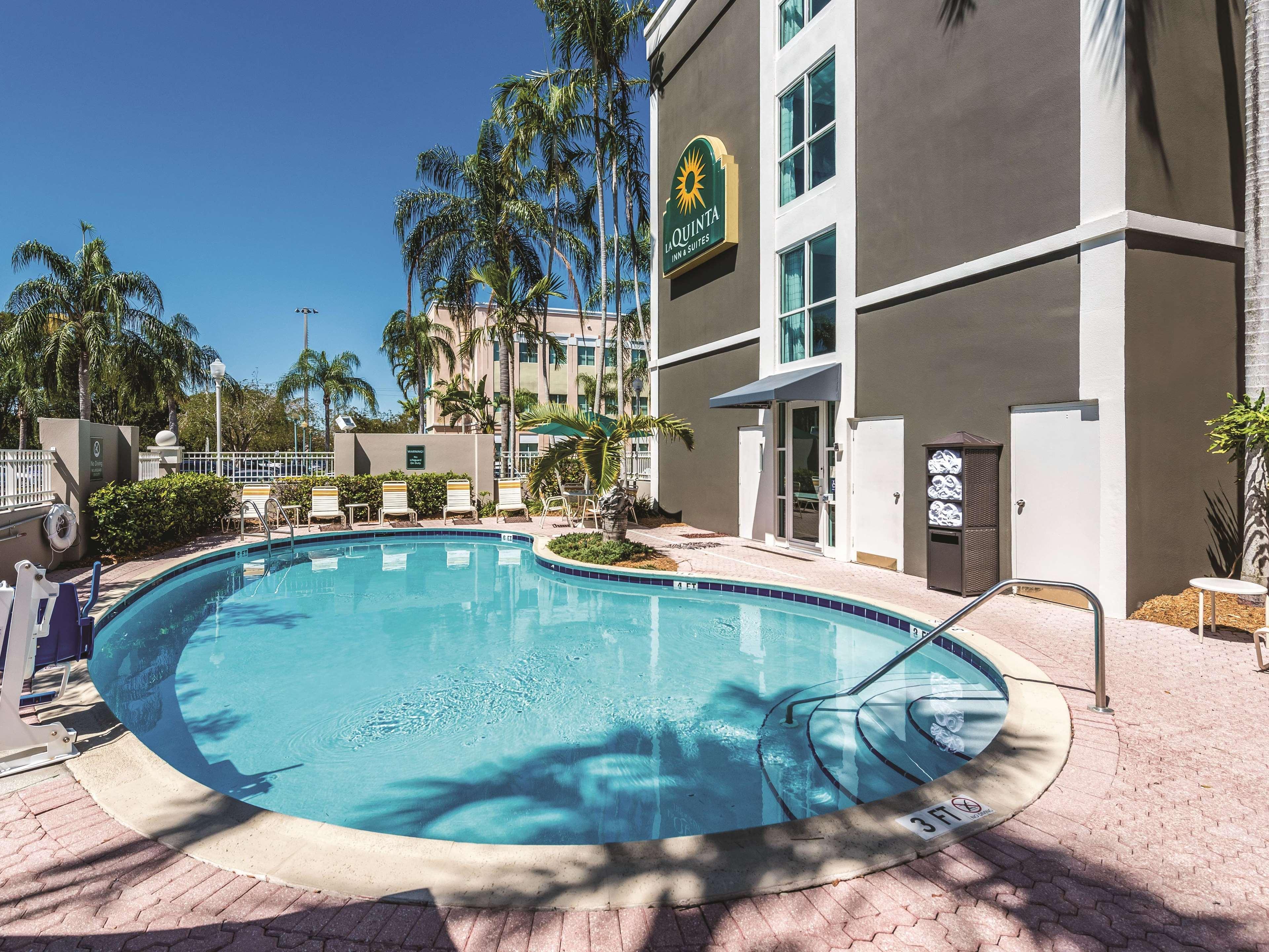 Готель La Quinta By Wyndham Plantation At Sw 6Th St Екстер'єр фото