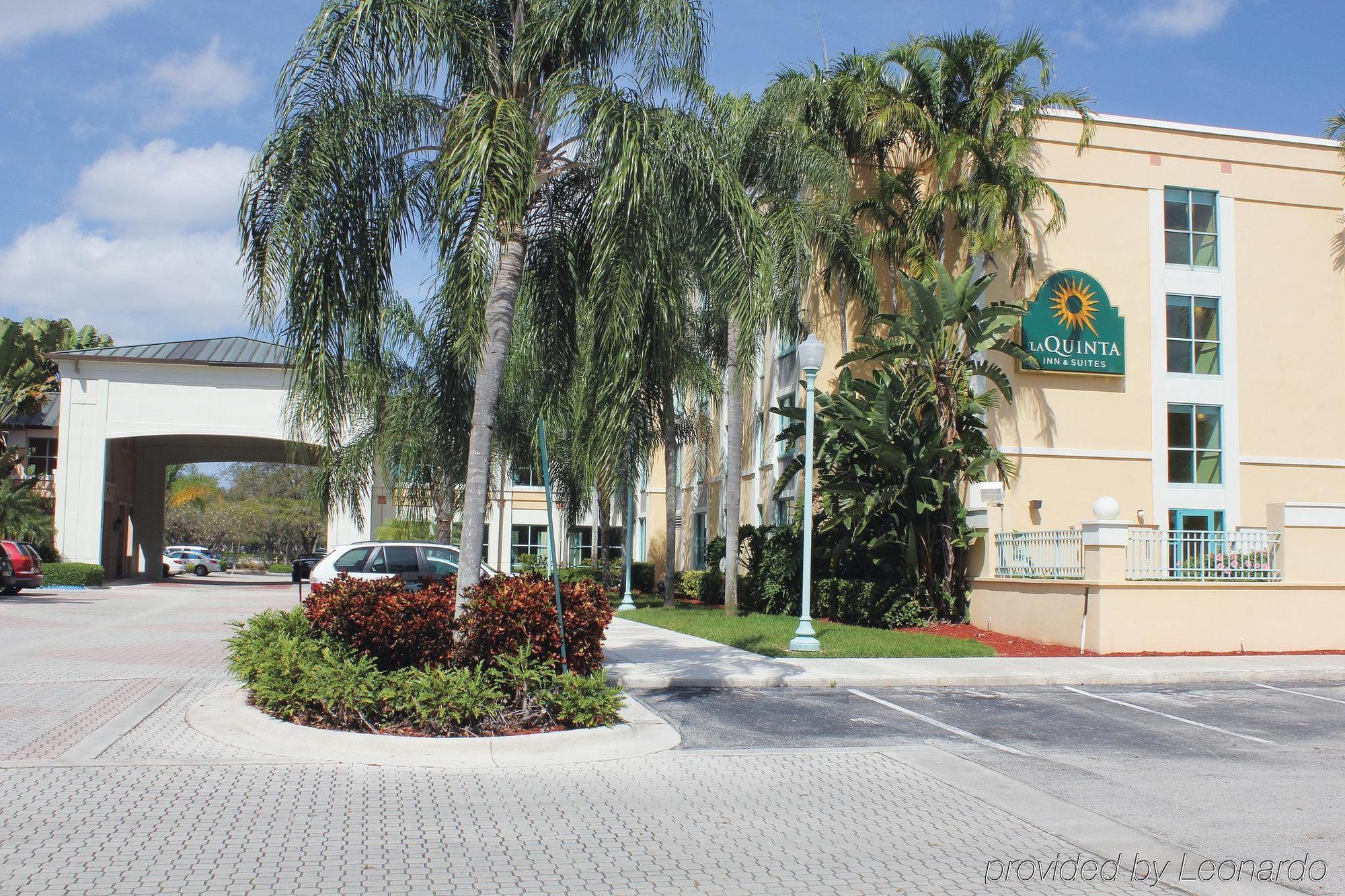 Готель La Quinta By Wyndham Plantation At Sw 6Th St Екстер'єр фото